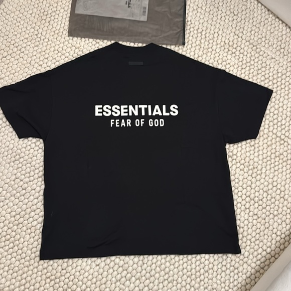 Essentials Fear of God black T Shirt Size Small - Picture 2 of 2